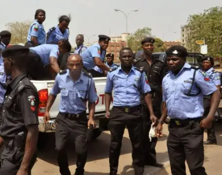 Osun: Police tighten security as APC, PDP officials plan council takeover