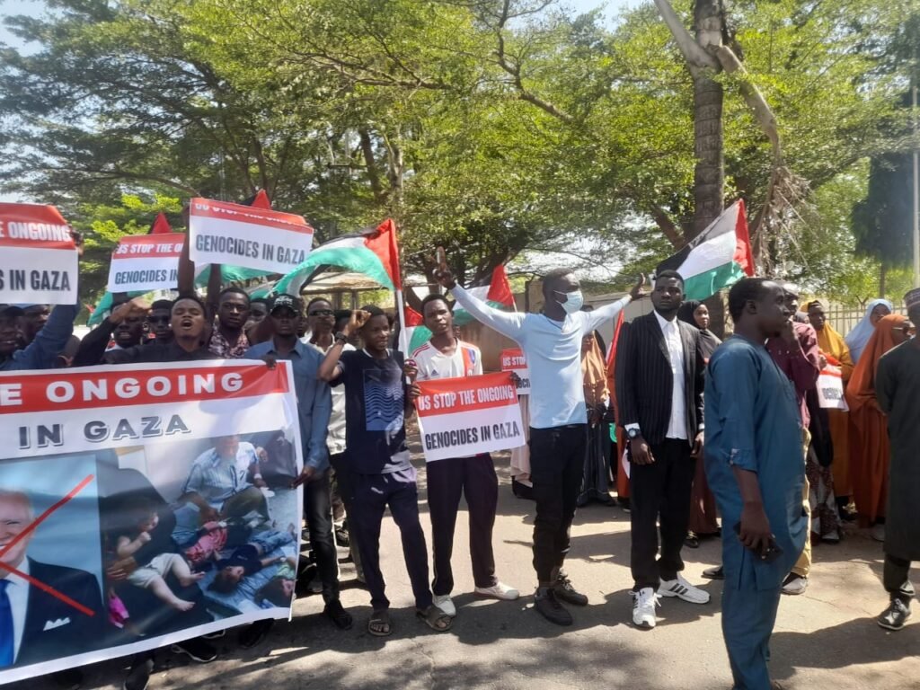 Breaking: Shi’ites storm Abuja US Embassy, demand ceasefire in Gaza