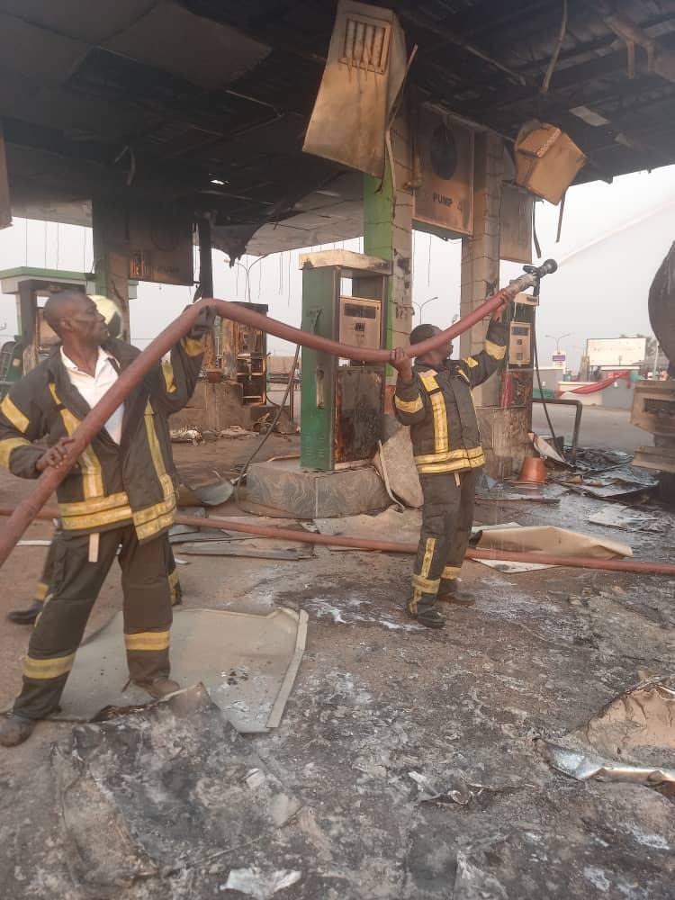 Enugu Fire Service thwarts fire disaster in petrol station, neighbourhood