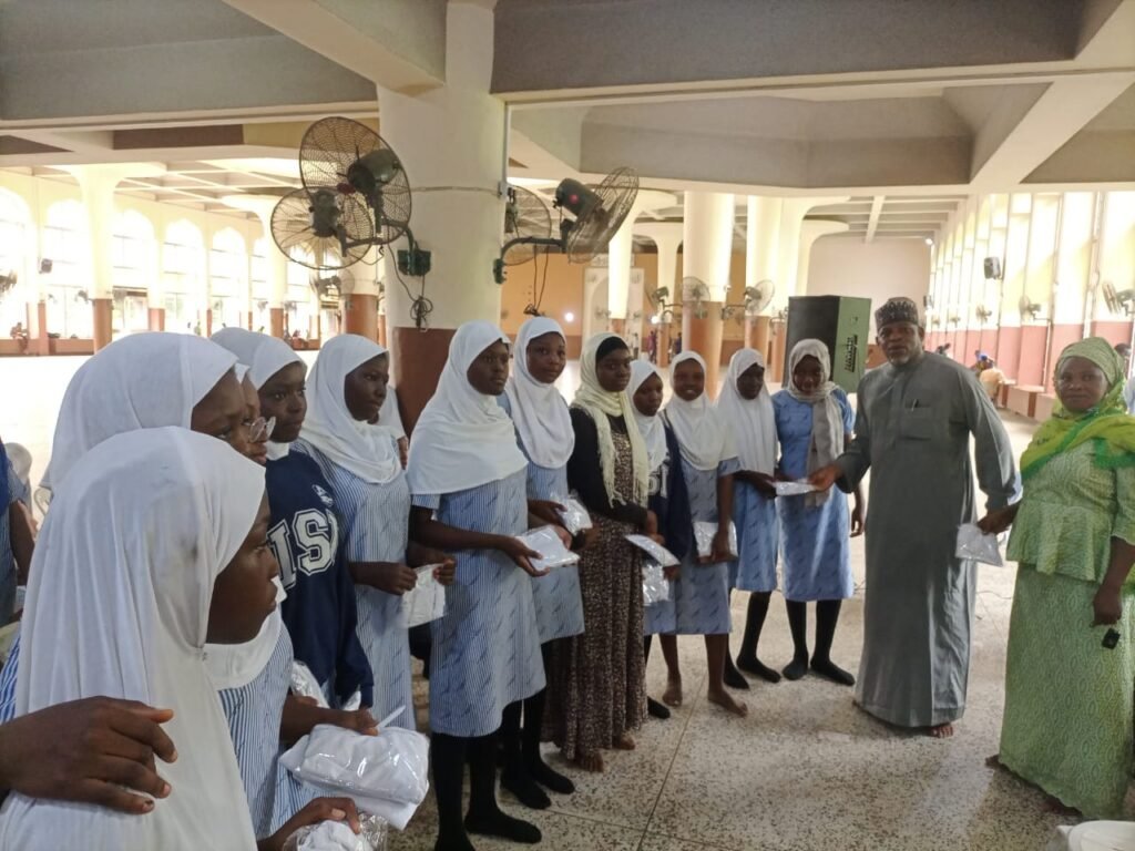 ISI-UI: Parents distribute free hijabs to female Muslim students, charges them to excel in their studies