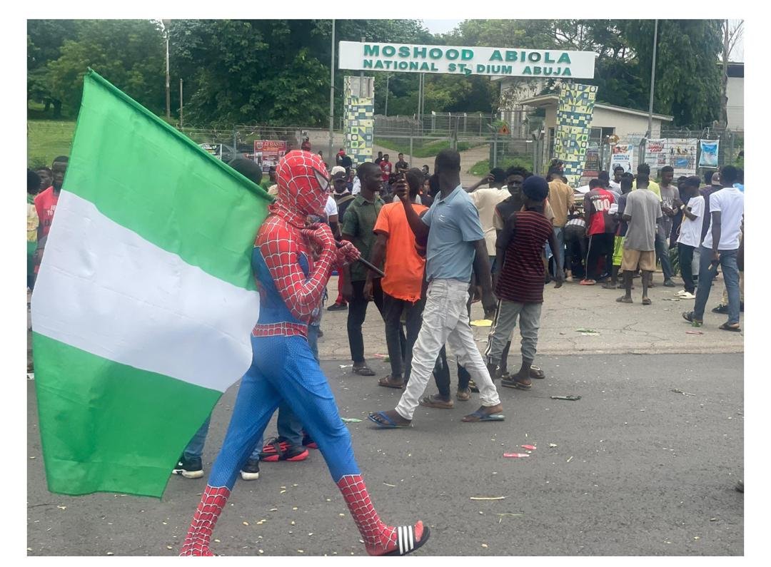 Day 2: Protesters return to streets in Port Harcourt, Lagos as curfews stop northern demonstrators