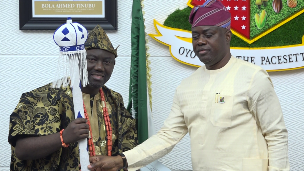 Makinde presents instruments of office to new Alaafin of Oyo.