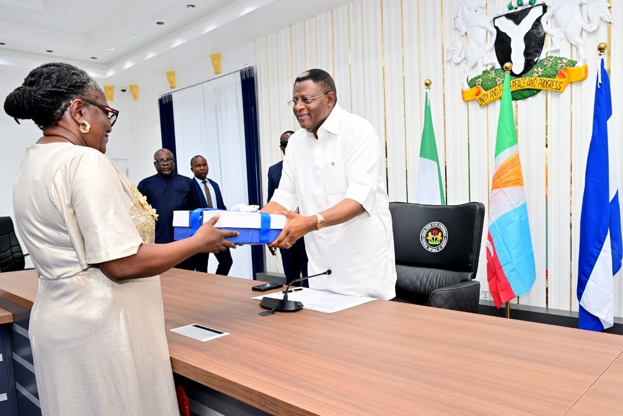 Otu Receives Cross River’s 7-Year Strategic Cocoa, Coffee, Oil Palm Development Roadmap