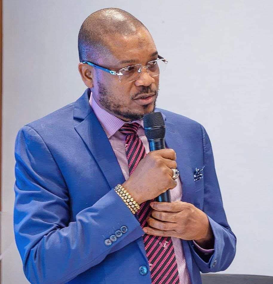 June 12 : Shina Peller Laments Widening Gap Between Leaders and Citizens.